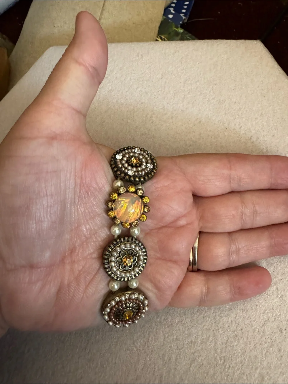 N/A elegant gold